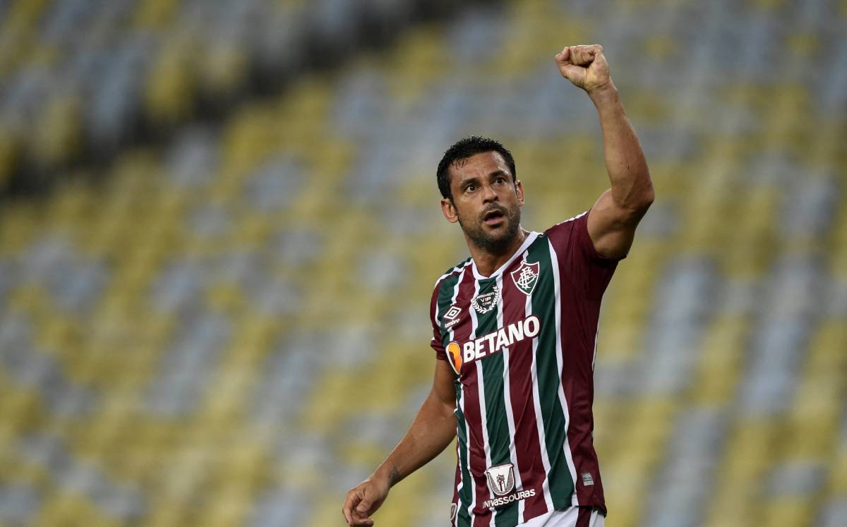 Fred retires before the busy Maracana