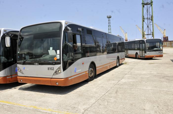 They explain the process of adapting to Cuba’s climate from buses donated by Belgium, Cuba, Granma