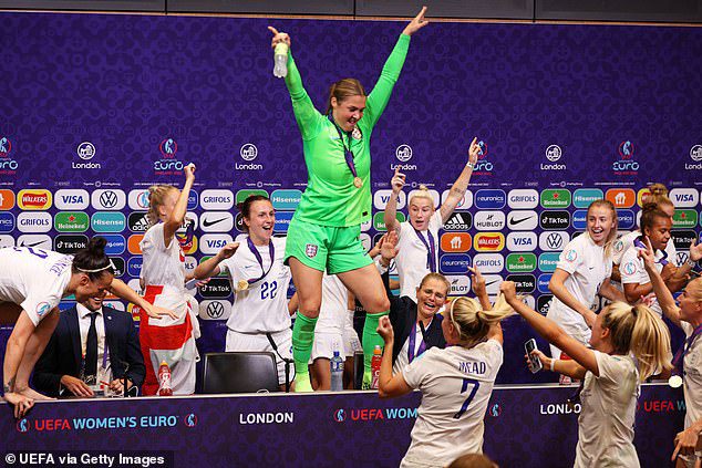 England goalkeeper Mary Earps celebrates England's victory in the post-match press conference