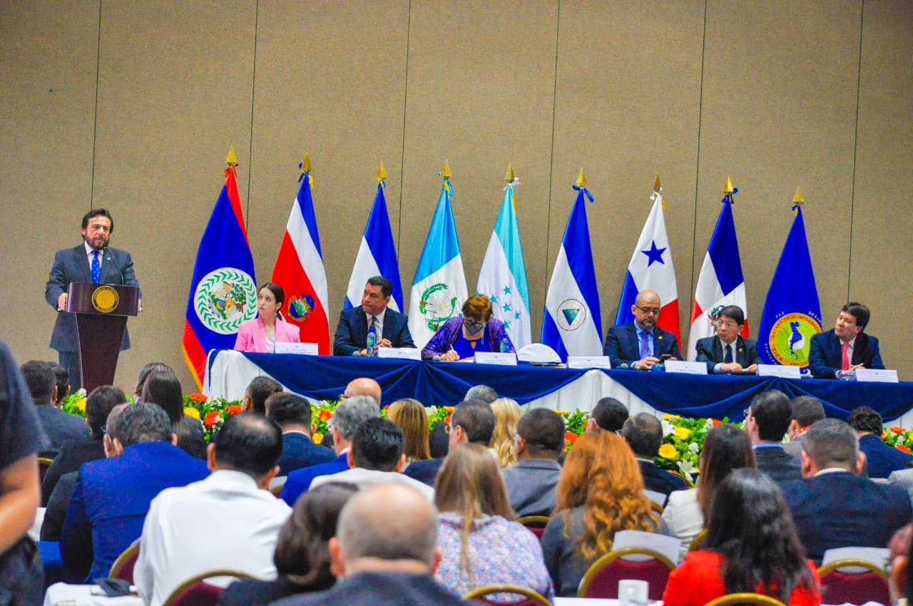 Guatemala and other countries are discussing in El Salvador the Bukele government’s proposal for a “Central American Union”.