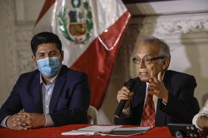 Former Peruvian Prime Minister Anibal Torres, right, during a press conference last June.