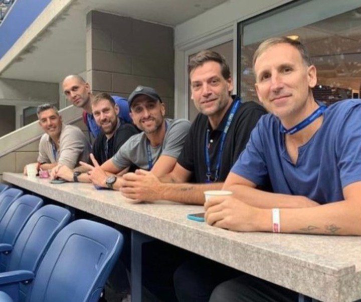 The Golden Generation in a Box watching the US Open Final.  (IG/Chapunocioni)