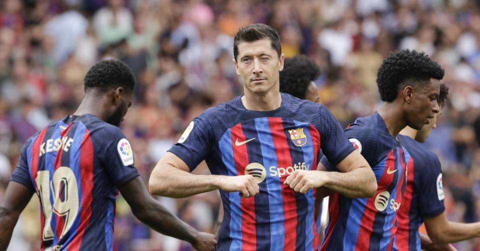 Lewandowski asserted himself with a double century and Barcelona are provisional leaders of the Spanish league