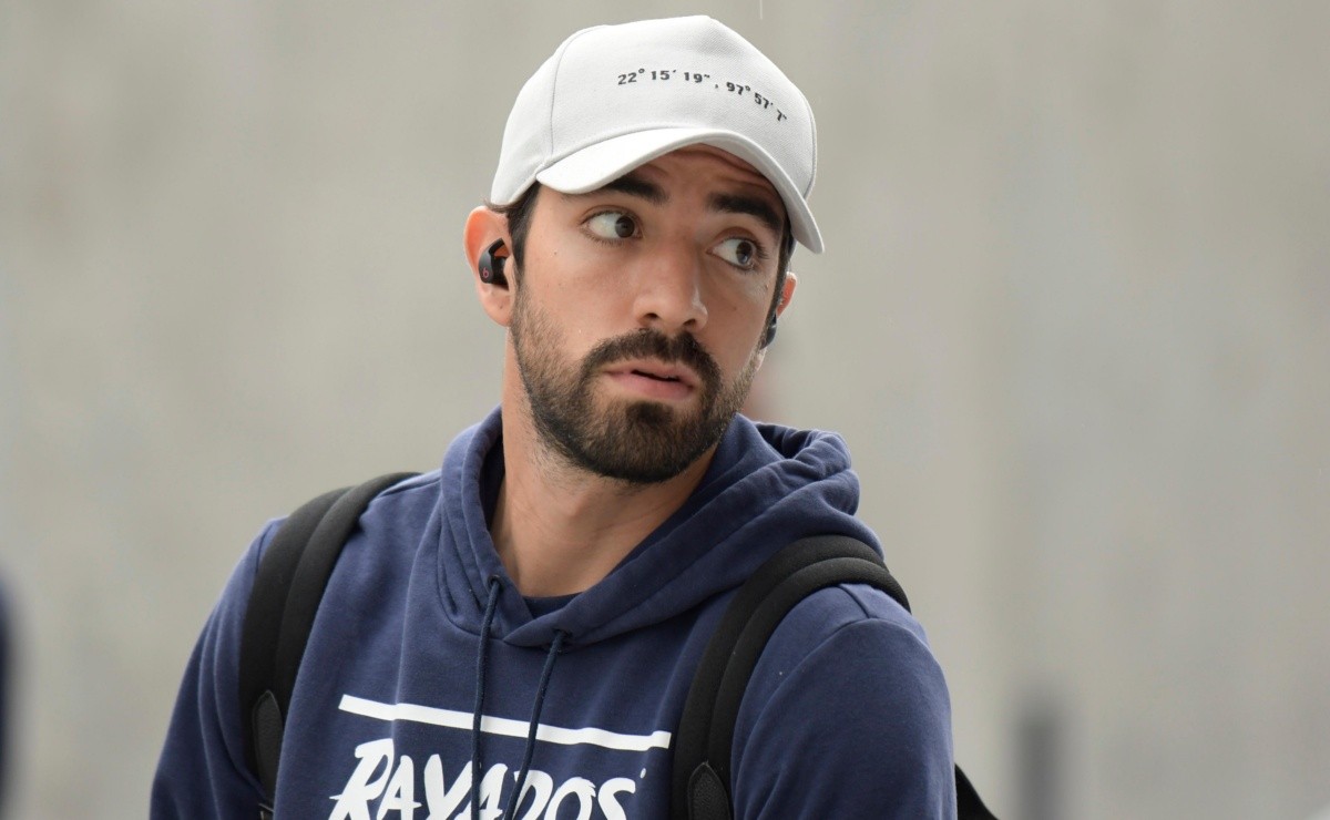 Rodolfo Pizarro cries for someone to save him: Is that you, Chivas?