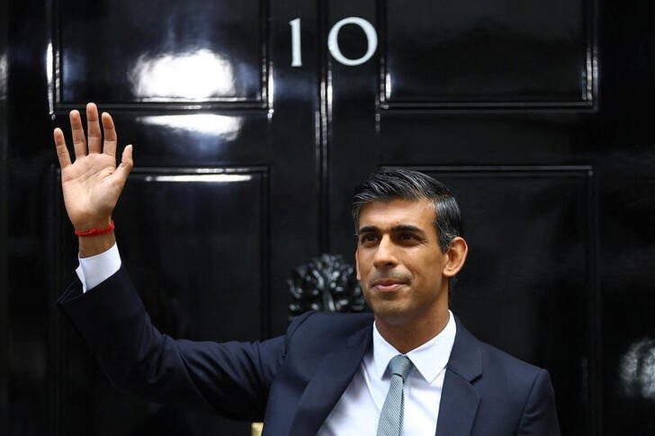 Britain's new Prime Minister Rishi Sunak waves at the door of 10 Downing Street in London, England.  October 25, 2022. REUTERS/Hannah McKay