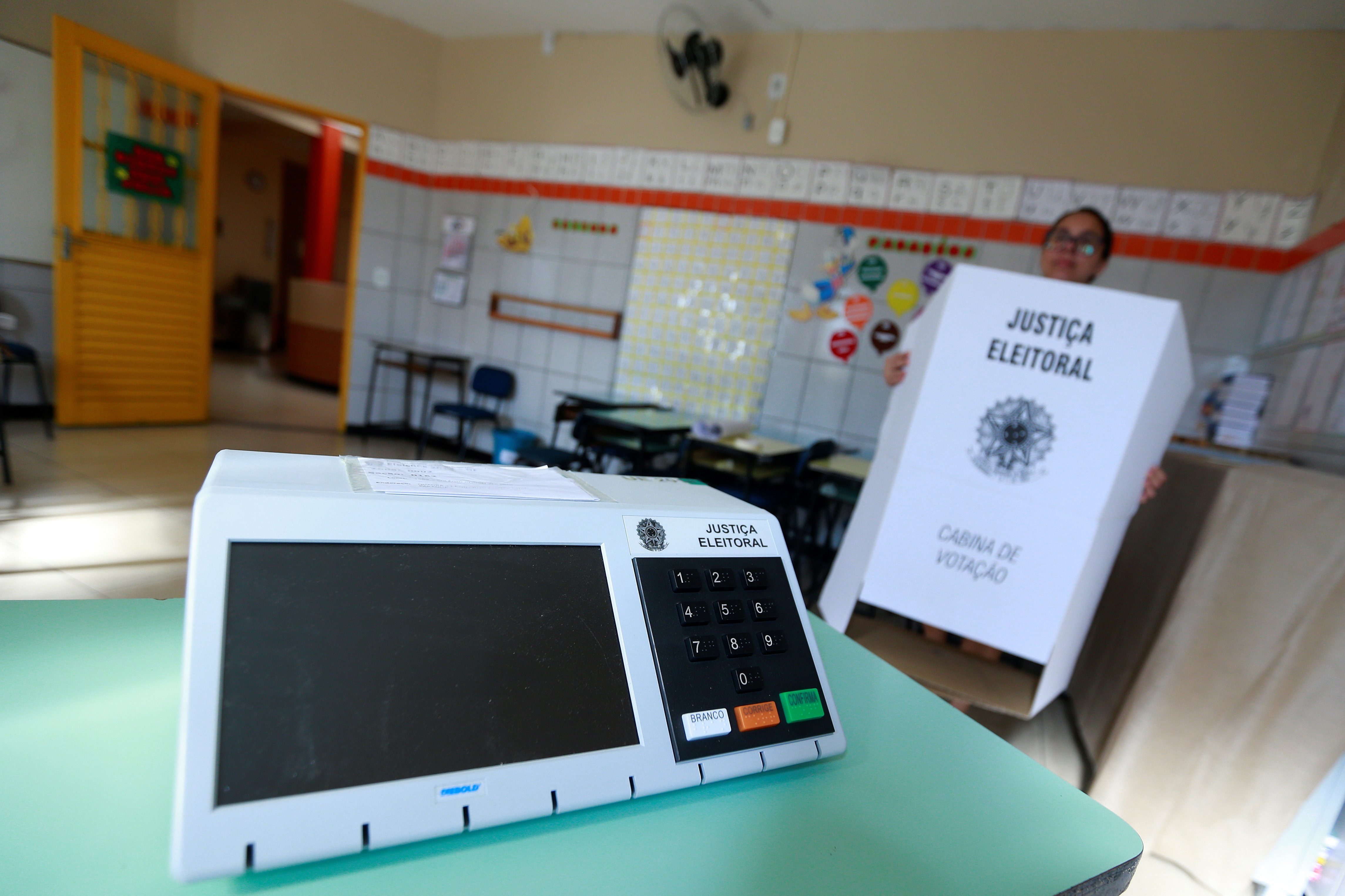 File photo of an electronic ballot box during election day at a school in Brasilia (EFE/Joédson Alves)