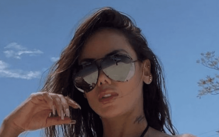 From the beach, Sonia Isaza rocked the net in a tight swimsuit