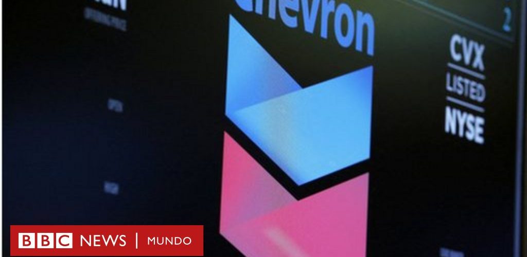 The US has allowed oil giant Chevron to resume operations in Venezuela as talks between the government and the opposition resumed.