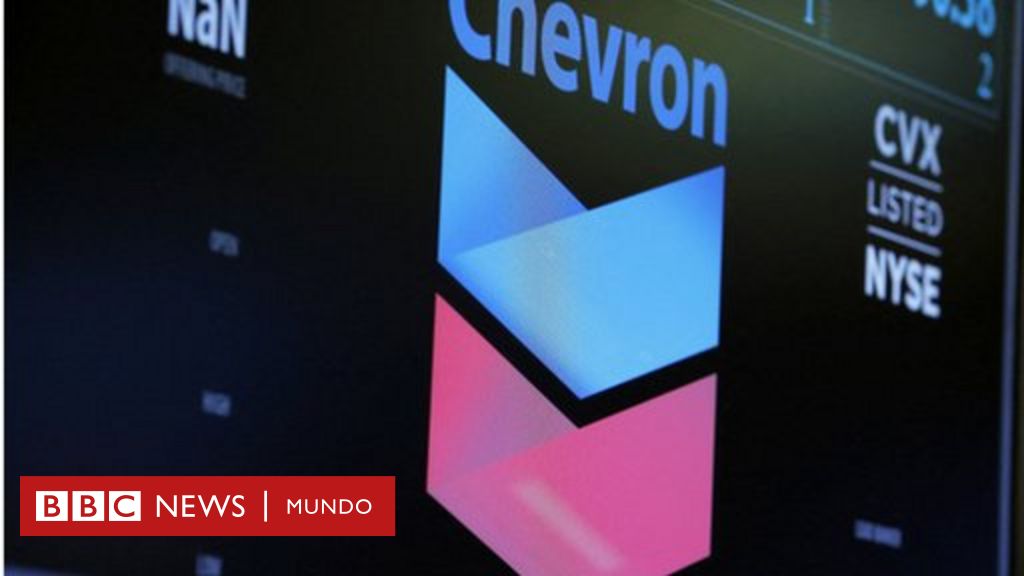 The US has allowed oil giant Chevron to resume operations in Venezuela as talks between the government and the opposition resumed.