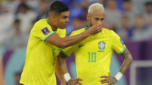 Controversial video of Casemiro putting an object on Neymar’s nose